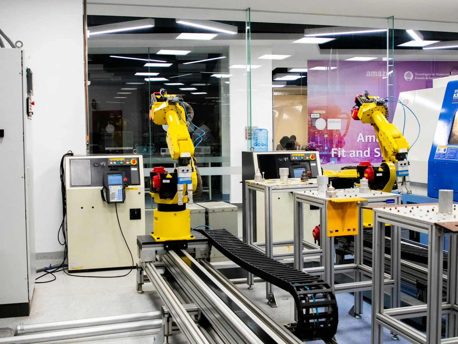 Automated robotic cell in a composite manufacturing facility